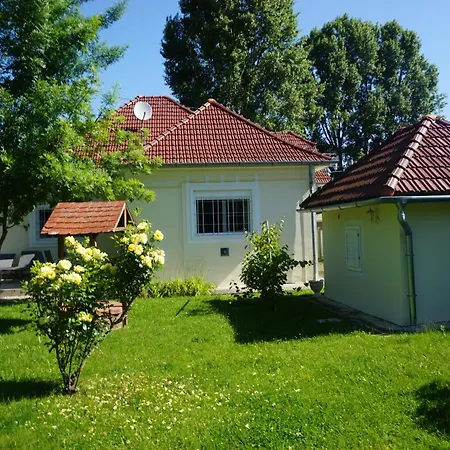 Semesterbostad Ida Balatonmáriafürdő